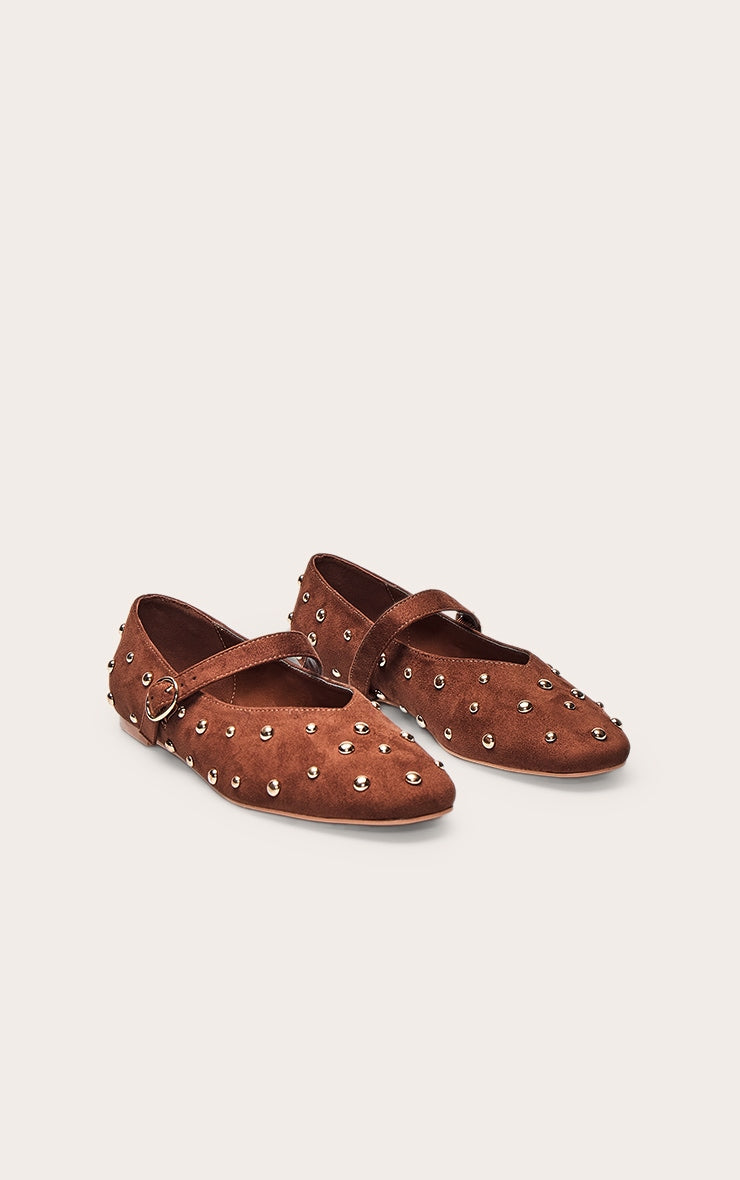 https://cdn-img.prettylittlething.com/2/4/b/7/24b7eb9868eb86f1f8986b2d0974db397e2743fe_CNN8738_3_tan_faux_suede_gold_studded_ballet_pump.jpg