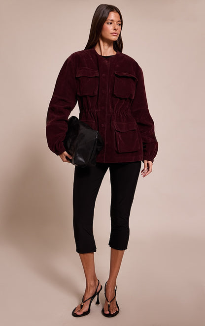https://cdn-img.prettylittlething.com/2/a/7/2/2a724f55c8a06042f8de044ceded122d5965c13b_CNN7133_3_burgundy_structured_faux_suede_pocket_detail_adjustable_waist_jacket.jpg