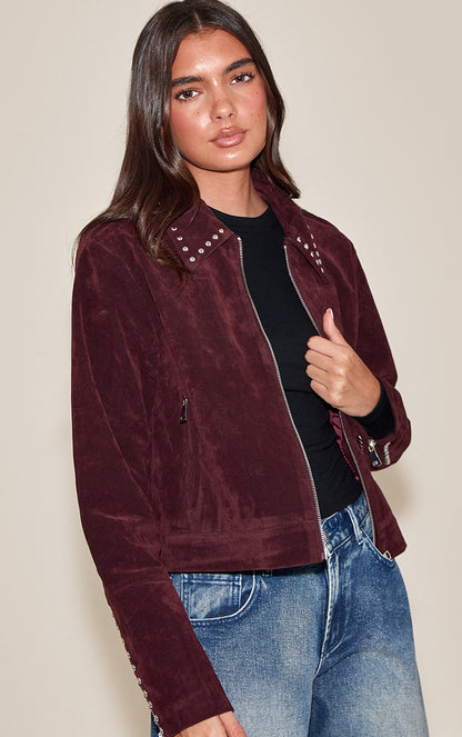 https://cdn-img.prettylittlething.com/4/2/6/b/426b11057aff52b715c2cb6d42444b3f6e971152_CNN8420_1_burgundy_studded_detail_faux_suede_zip_up_jacket.jpg