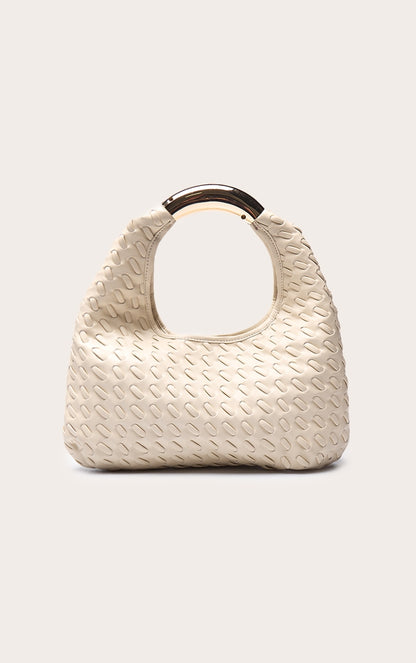 https://cdn-img.prettylittlething.com/4/d/4/d/4d4de24774ab4d0312b6569bda7732ba614a1c15_CNO2092_2_cream_weave_pu_metal_handle_shoulder_bag.jpg