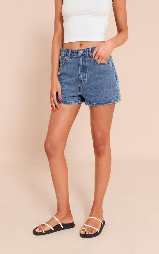 https://cdn-img.prettylittlething.com/5/5/7/3/5573c9dfe0ff24e6d6cf85dd7f24c81edfbfe457_CNM5561_1_tall_mid_blue_wash_high_waisted_basic_shorts.jpg