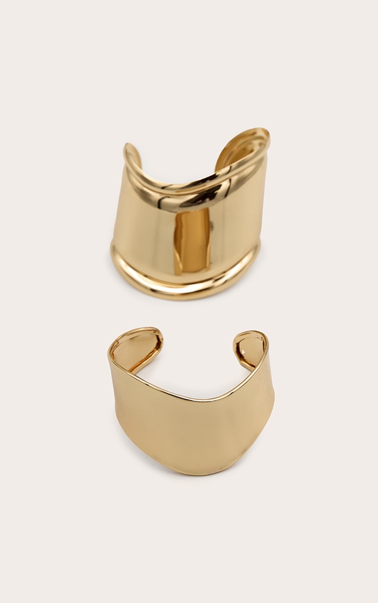 https://cdn-img.prettylittlething.com/8/3/e/a/83eaf839c92535928f4aa934421292f90425a4a6_CNG4856_1_gold_curved_bangle_set.jpg
