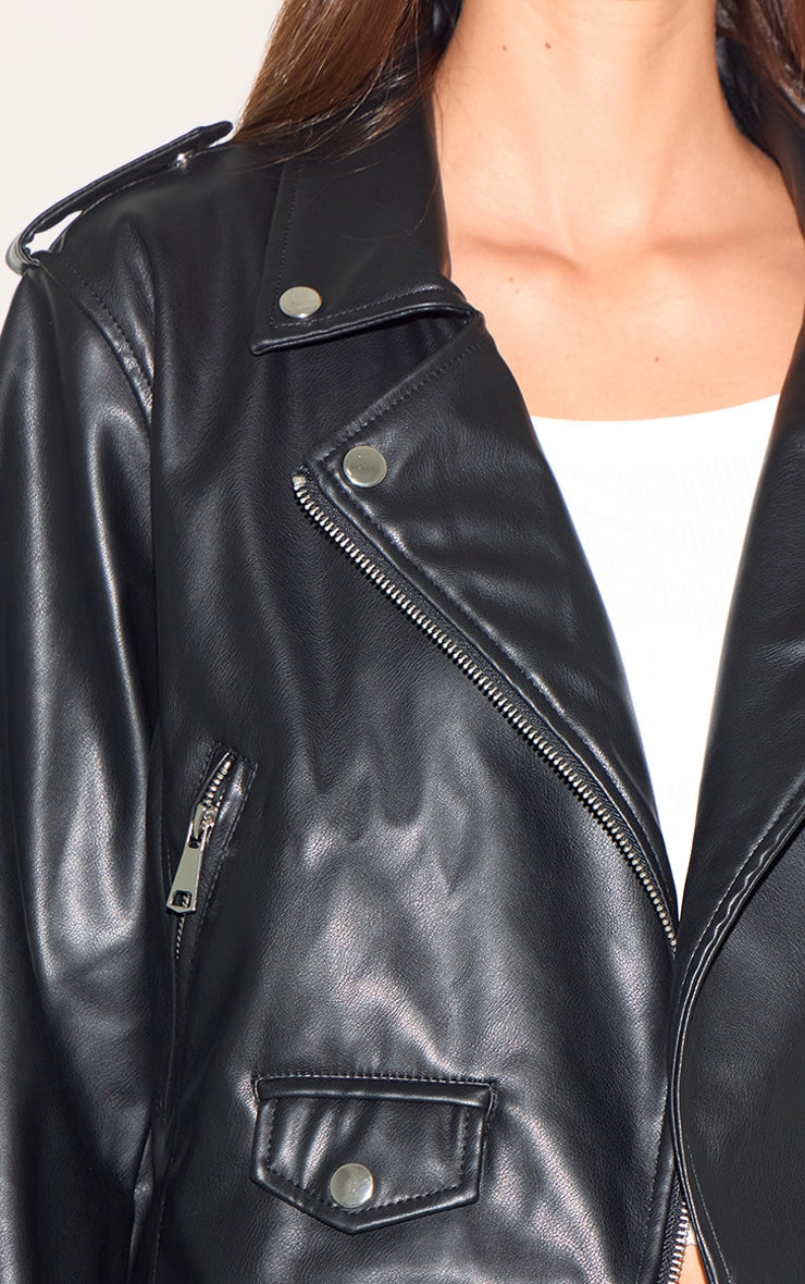 https://cdn-img.prettylittlething.com/8/c/5/a/8c5a2353130993f05a88baf0b3e2b30bc64c3c6f_CNJ5347_4_black_basic_faux_leather_pocket_detail_biker_jacket.jpg
