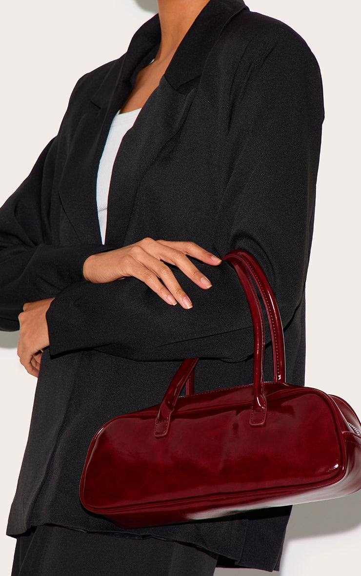 https://cdn-img.prettylittlething.com/9/b/f/0/9bf06c96f236054cb7a3b9a2a24f4969ea0f8043_CNJ6693_4_burgundy_patent_pu_baguette_shoulder_bag.jpg