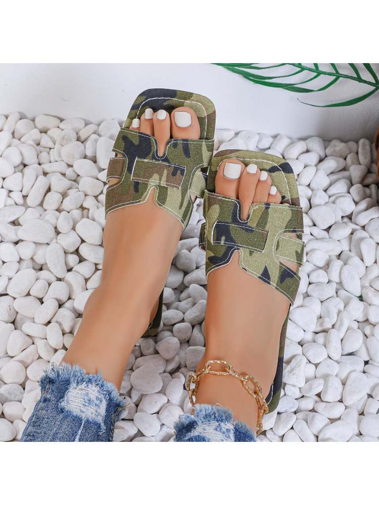 Cozy Chic: Women's Plush Slip-On Slippers for Ultimate Comfort