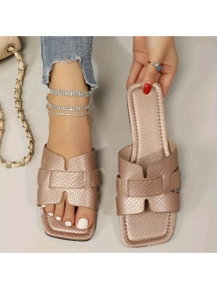 Cozy Chic: Women's Plush Slip-On Slippers for Ultimate Comfort