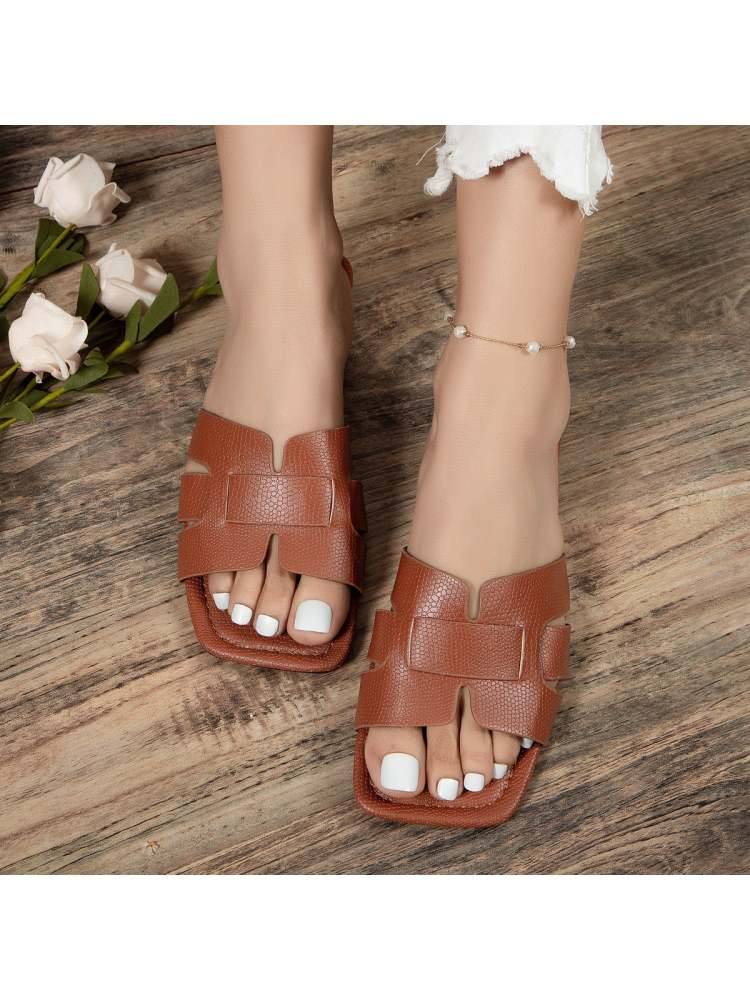 Cozy Chic: Women's Plush Slip-On Slippers for Ultimate Comfort