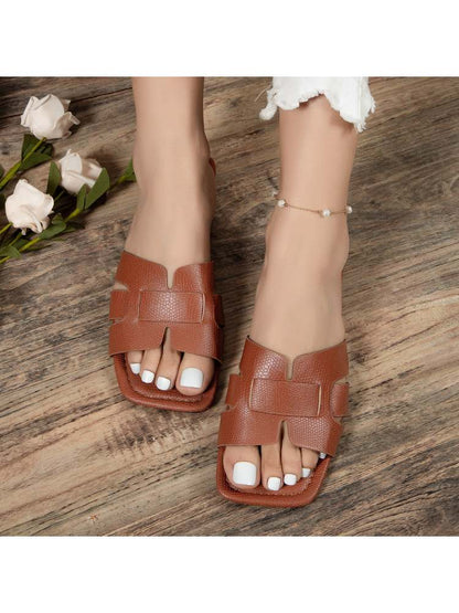 Cozy Chic: Women's Plush Slip-On Slippers for Ultimate Comfort