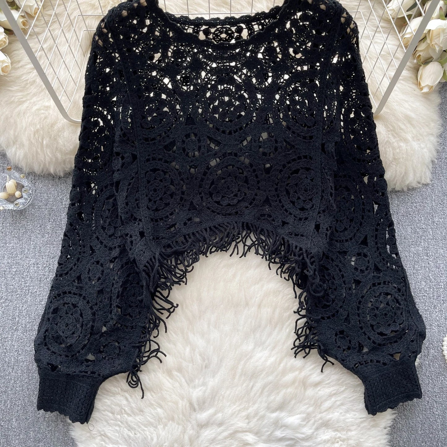 Casual Loose Knitting Top O Neck Hook Flower Hollow Long Sleeved Tassel Design Fashion French Vintage Blouse