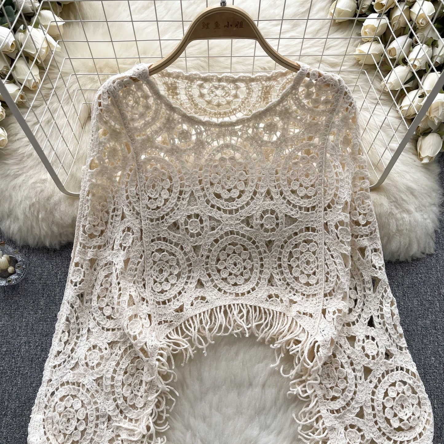 Casual Loose Knitting Top O Neck Hook Flower Hollow Long Sleeved Tassel Design Fashion French Vintage Blouse