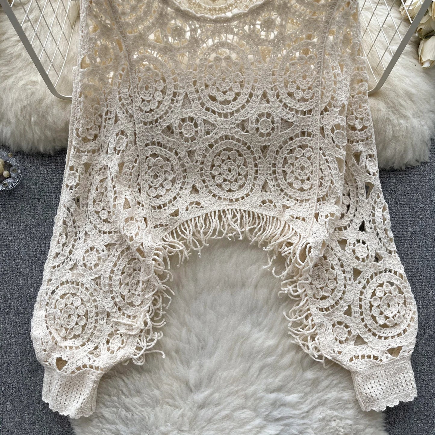 Casual Loose Knitting Top O Neck Hook Flower Hollow Long Sleeved Tassel Design Fashion French Vintage Blouse