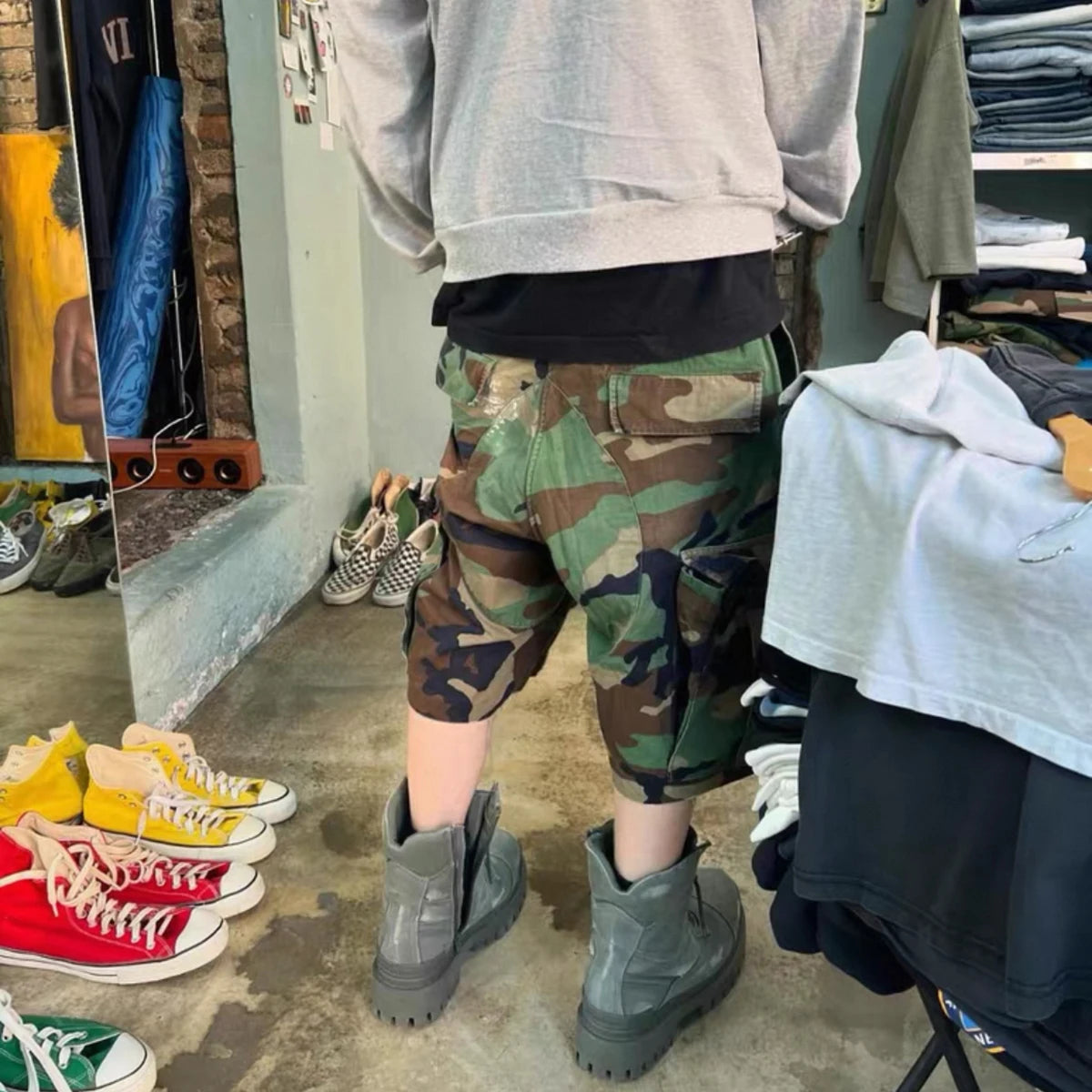 Silhouette Camouflage Cargo Cropped Shorts for Men Wide Leg Patchwork Baggy Over Knee Pants