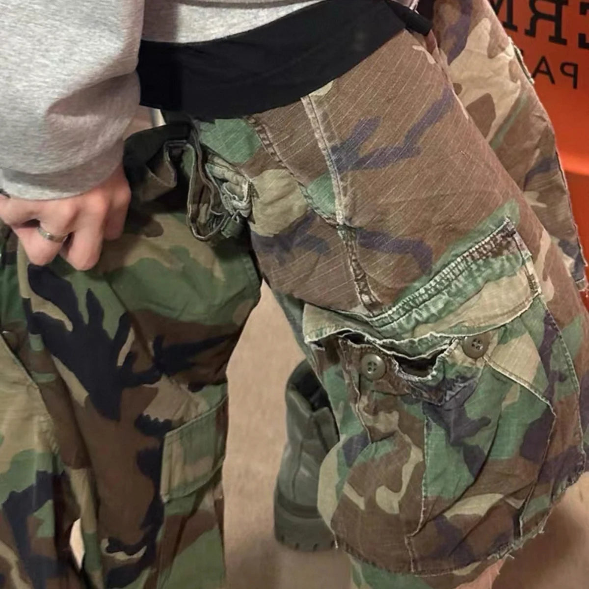 Silhouette Camouflage Cargo Cropped Shorts for Men Wide Leg Patchwork Baggy Over Knee Pants