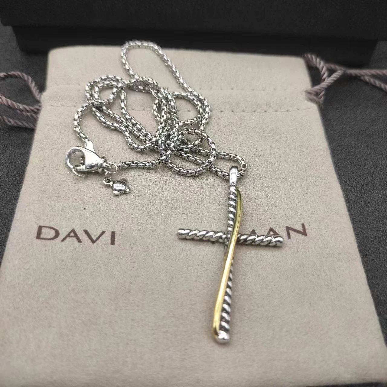 2025 New DY Classic Pendant Necklaces Elegant Versatile Designs for Suitable for Both Men and Women