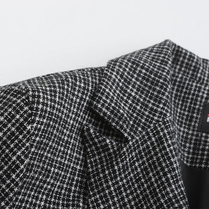 Men s Classic Plaid Print  Fit Blazer Jacket with Notched Lapel and Two Button Closure for Fall Fashion Comfort