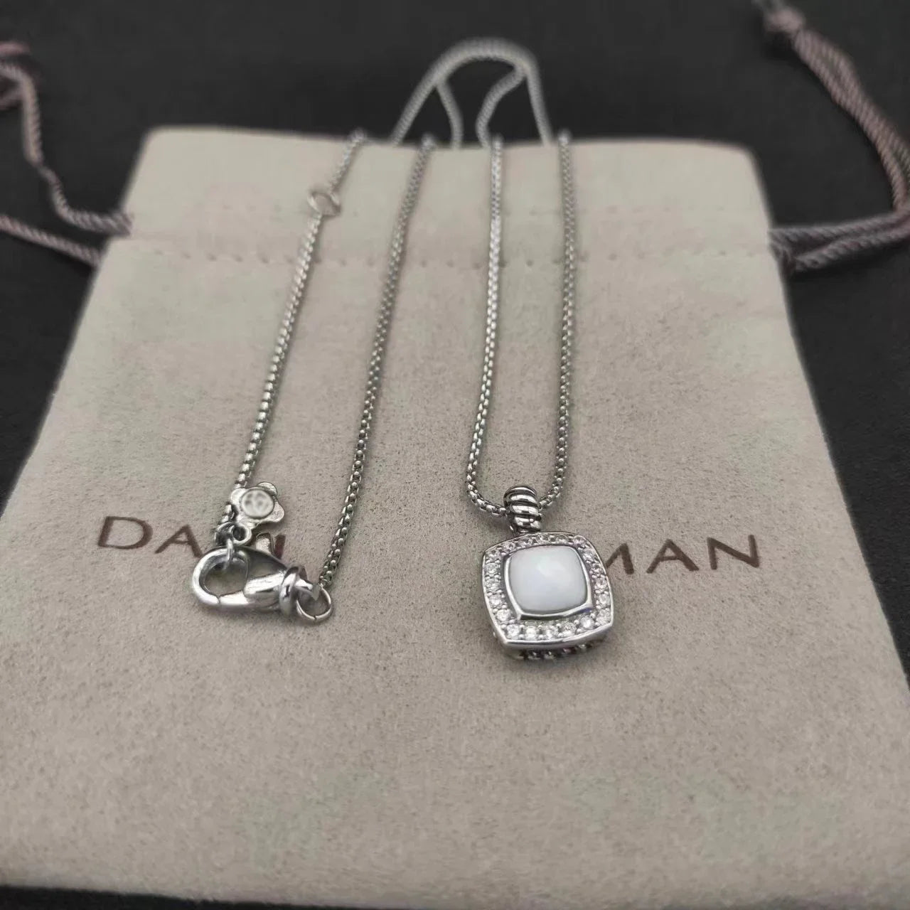 2025 New DY Classic Pendant Necklaces Elegant Versatile Designs for Suitable for Both Men and Women