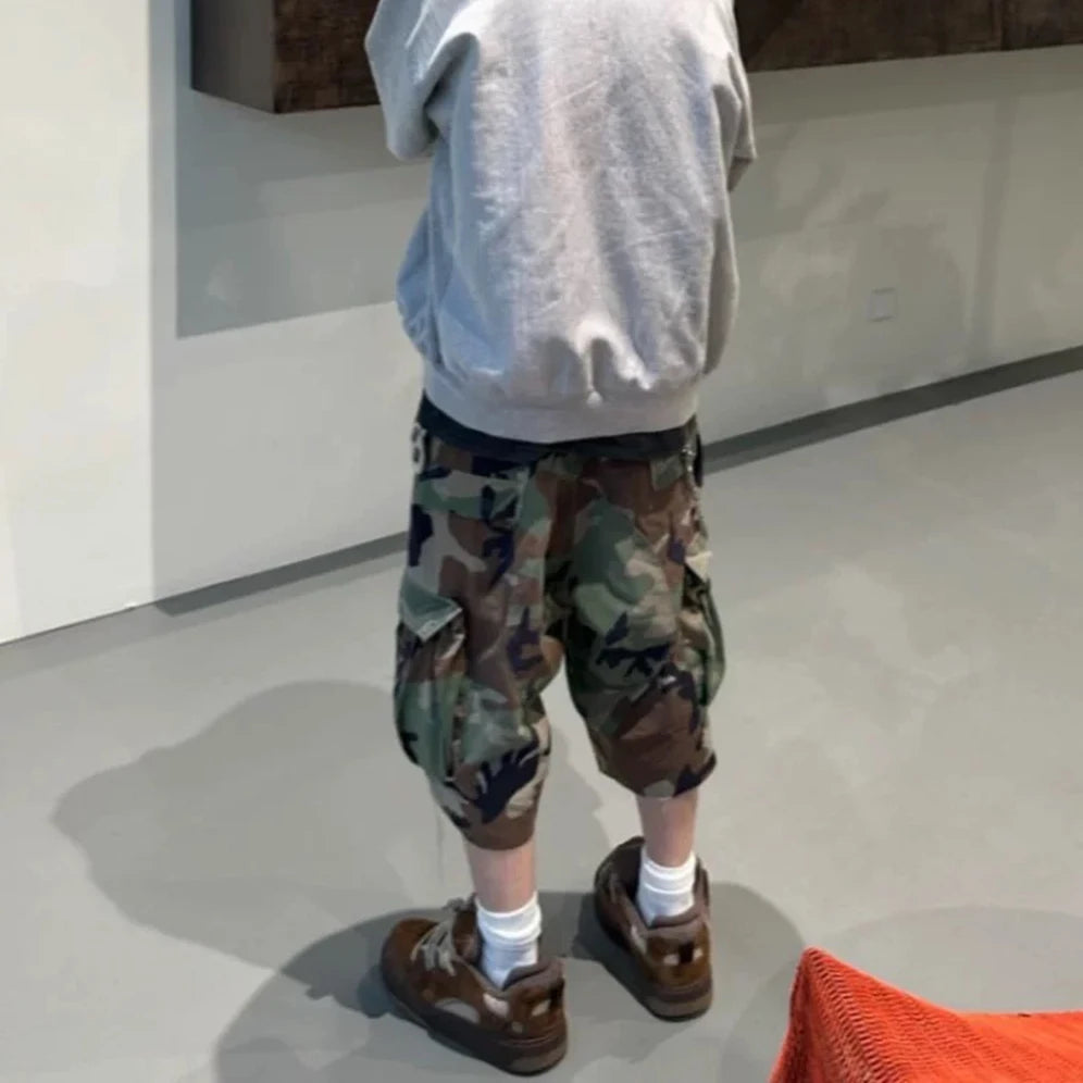 Silhouette Camouflage Cargo Cropped Shorts for Men Wide Leg Patchwork Baggy Over Knee Pants