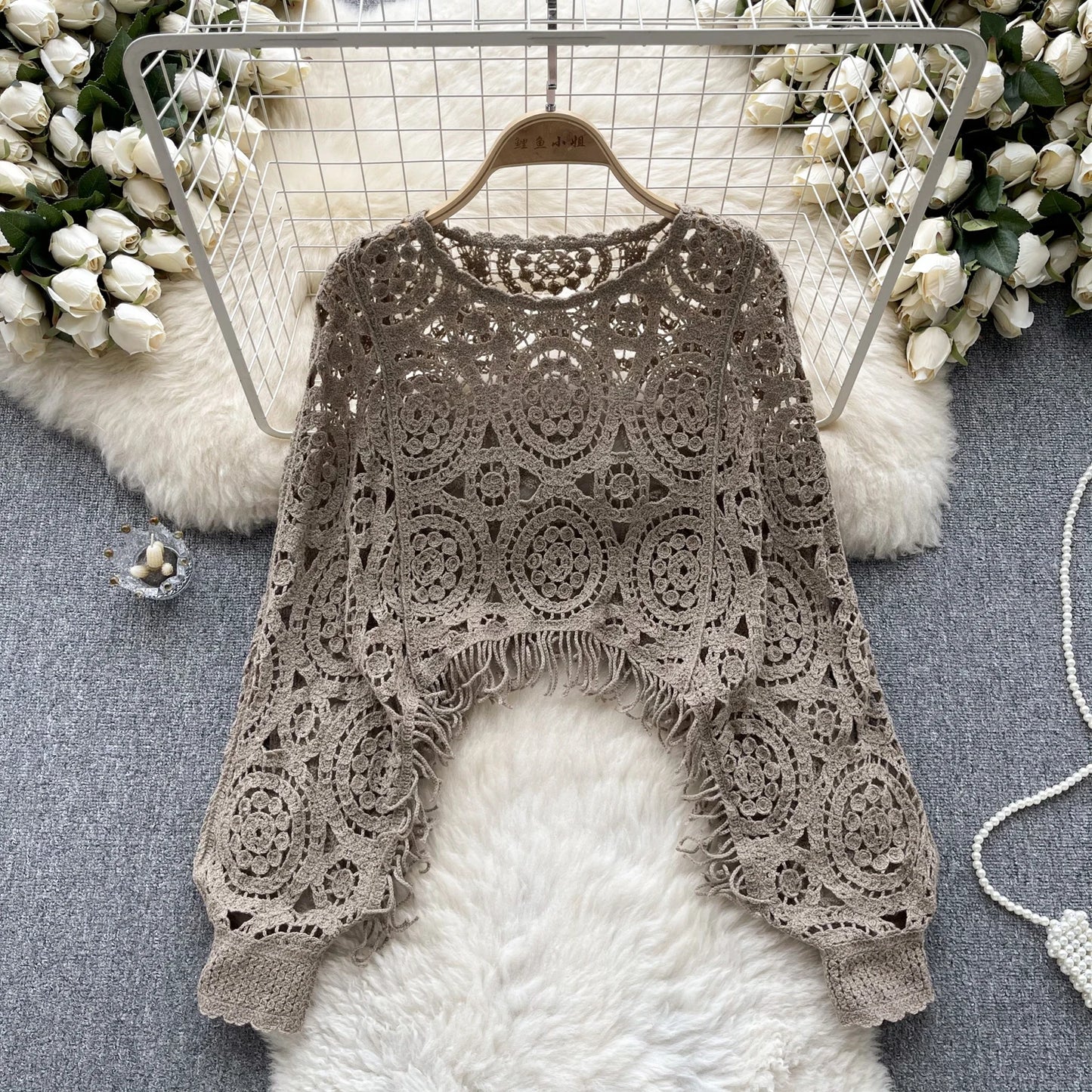 Casual Loose Knitting Top O Neck Hook Flower Hollow Long Sleeved Tassel Design Fashion French Vintage Blouse