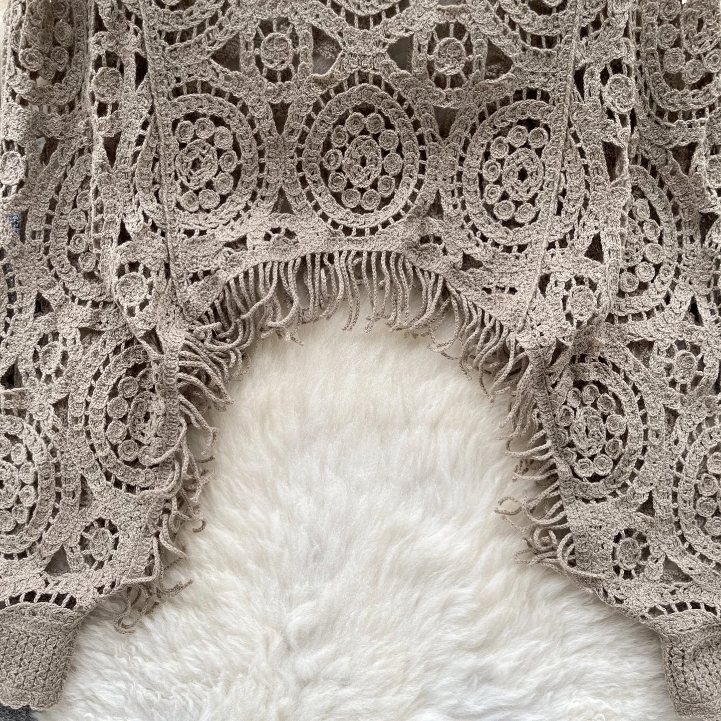 Casual Loose Knitting Top O Neck Hook Flower Hollow Long Sleeved Tassel Design Fashion French Vintage Blouse