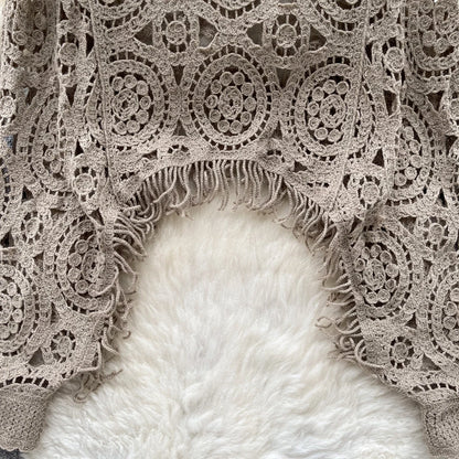 Casual Loose Knitting Top O Neck Hook Flower Hollow Long Sleeved Tassel Design Fashion French Vintage Blouse