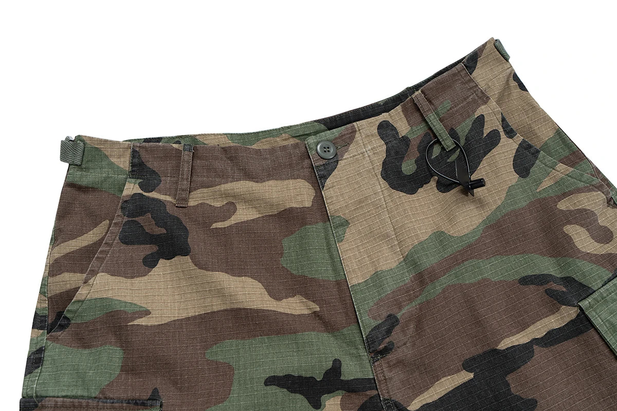 Silhouette Camouflage Cargo Cropped Shorts for Men Wide Leg Patchwork Baggy Over Knee Pants