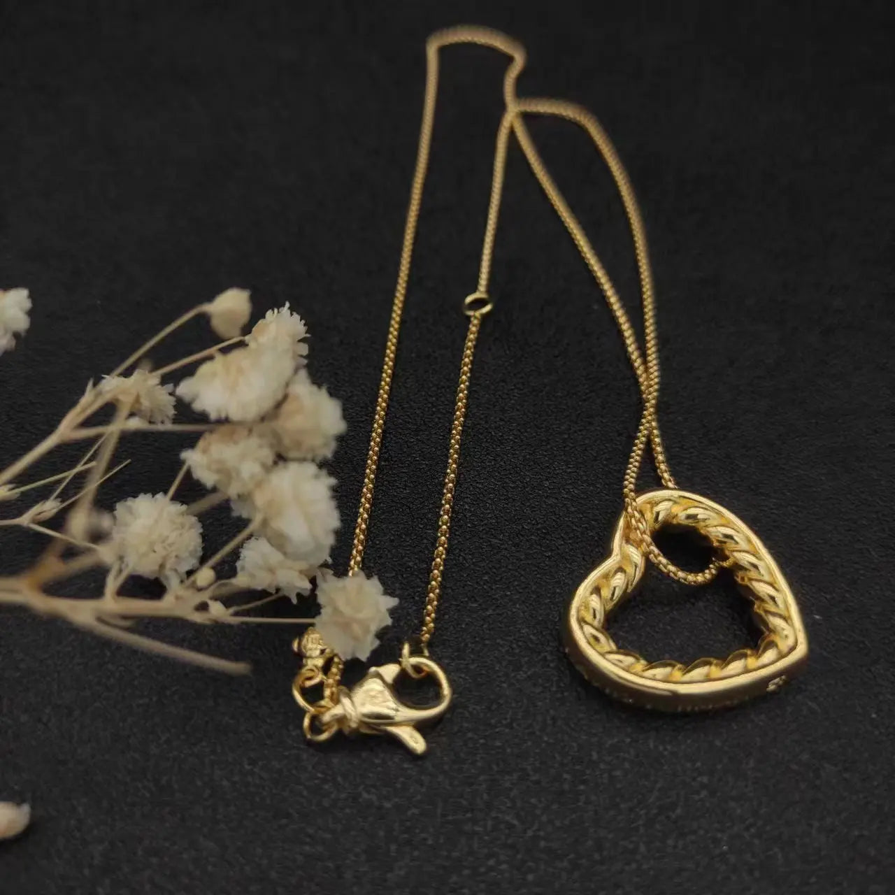 2025 New DY Classic Pendant Necklaces Elegant Versatile Designs for Suitable for Both Men and Women