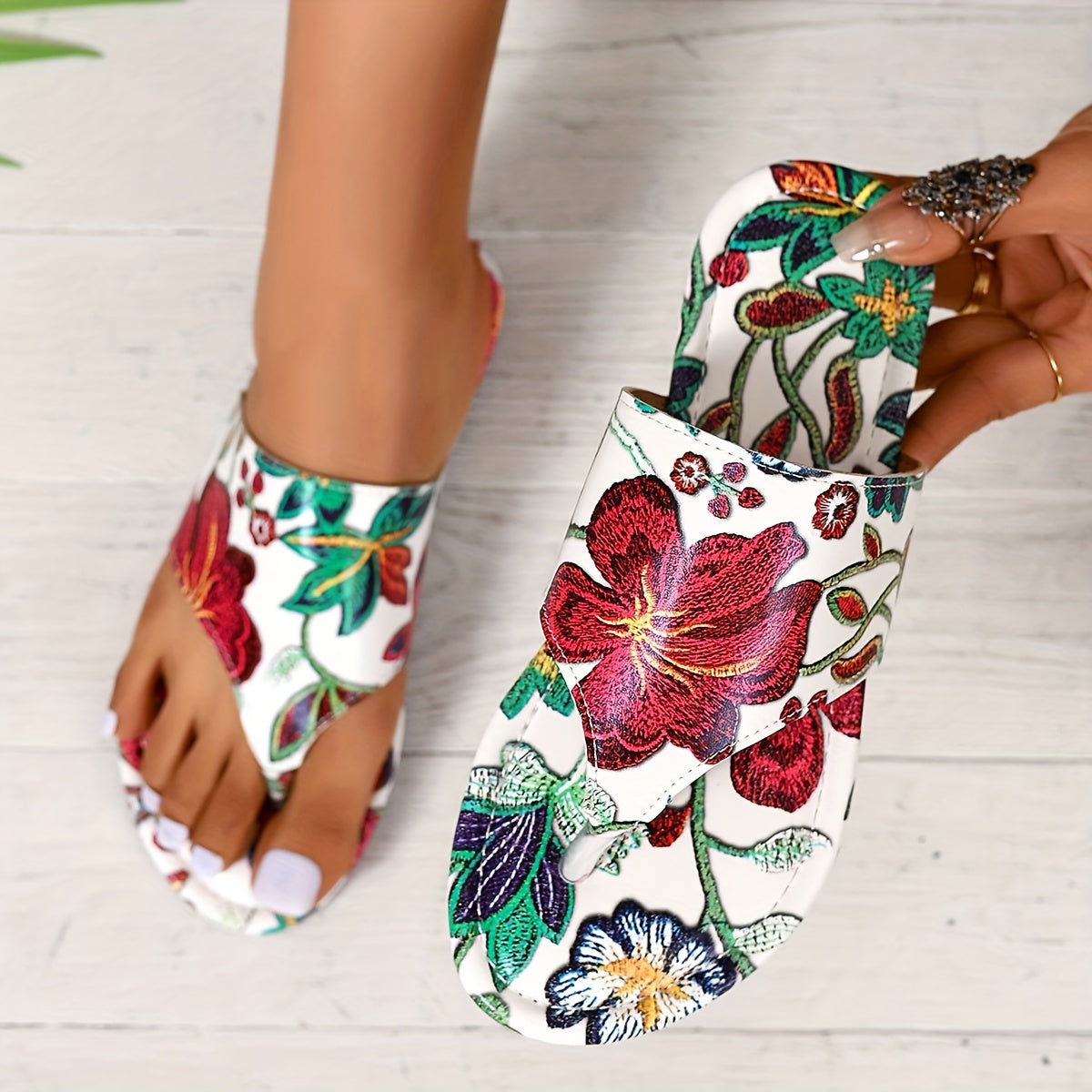 Trendy Womens Flip Flops with Vibrant Floral Print - Fashion-Forward Beach Slides for Summer - Comfortable Casual Outdoor Shoes - Fashionqueene.com-flipflops