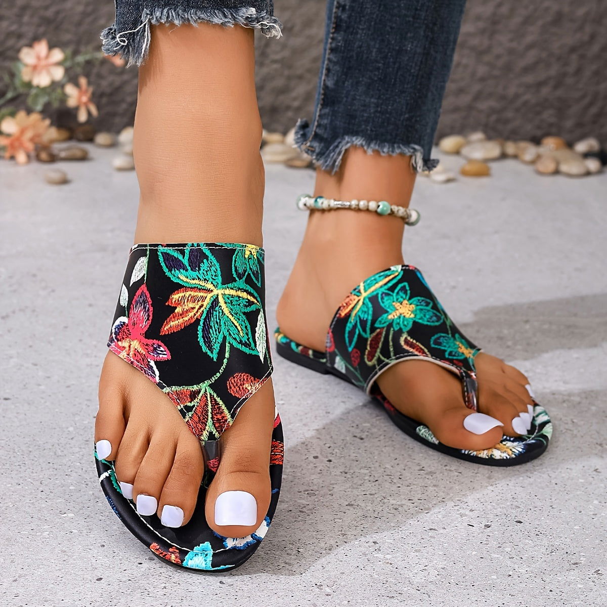 Trendy Womens Flip Flops with Vibrant Floral Print - Fashion-Forward Beach Slides for Summer - Comfortable Casual Outdoor Shoes - Fashionqueene.com-flipflops