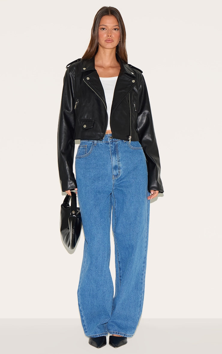 https://cdn-img.prettylittlething.com/a/6/3/1/a631b54c06afc323205de5df7a5ac3e0a5982260_CNJ5347_3_black_basic_faux_leather_pocket_detail_biker_jacket.jpg