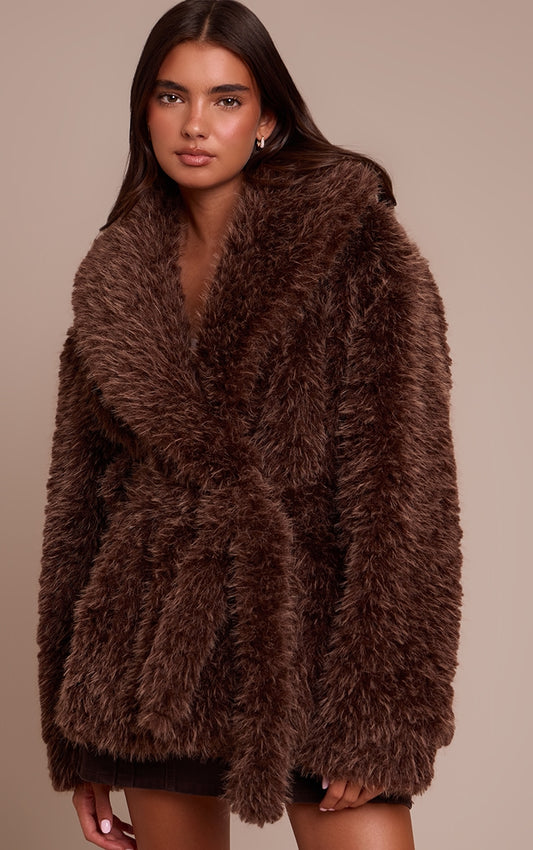 https://cdn-img.prettylittlething.com/a/7/5/3/a753445b44f055b380ef852e7c944975a209fd11_CNN8410_1_brown_oversized_collar_faux_fur_coat.jpg