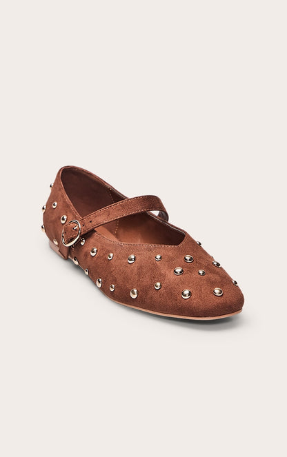 https://cdn-img.prettylittlething.com/b/9/3/5/b93521eeeb57657bea9fcb3884003f18f280f299_CNN8738_5_tan_faux_suede_gold_studded_ballet_pump.jpg