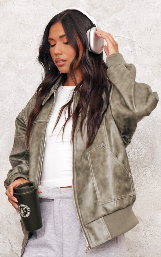 https://cdn-img.prettylittlething.com/c/5/2/b/c52b1e9fac085f128e086d6495c4f1d6a26aa1dc_cnj4239_1.jpg
