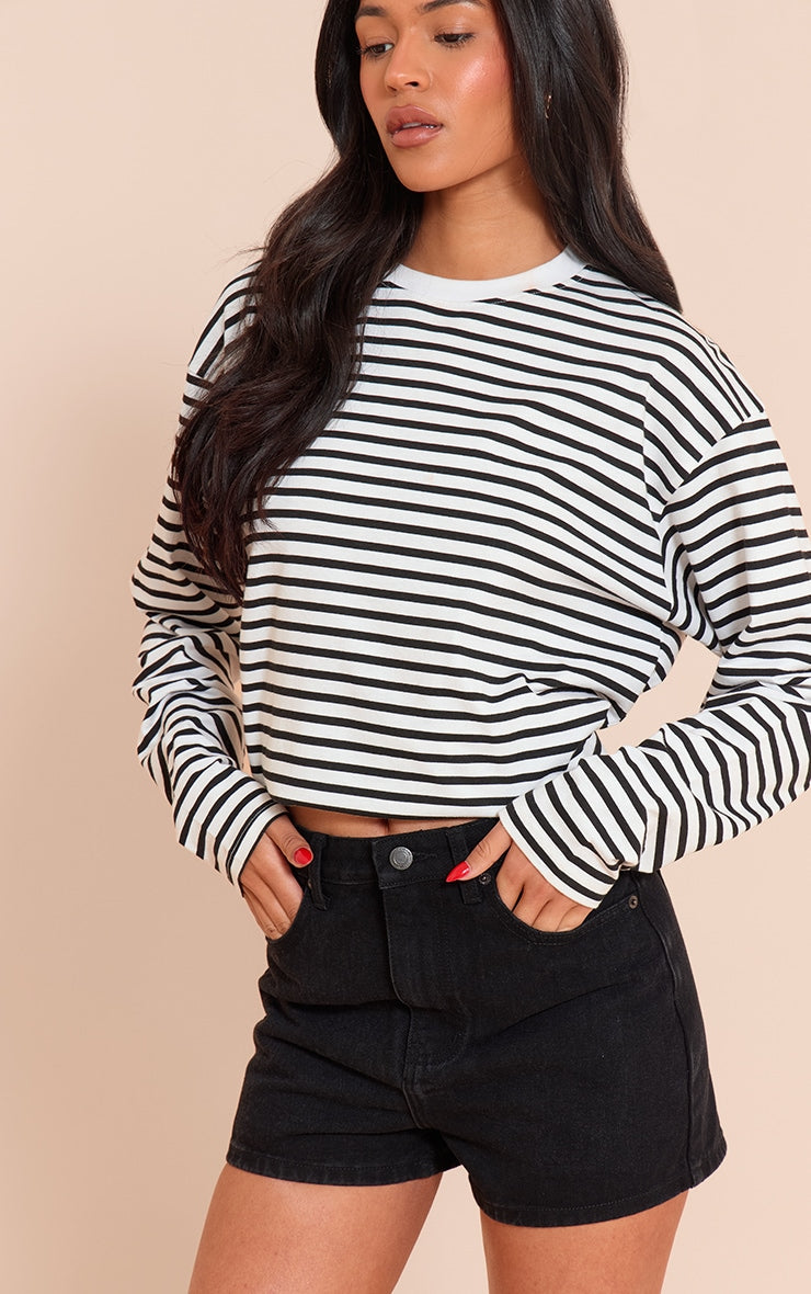 https://cdn-img.prettylittlething.com/e/e/e/b/eeeb05f5be73d23412869b7ecb1f8679577f4ea5_CNM5560_5_tall_washed_black_high_waisted_basic_shorts.jpg