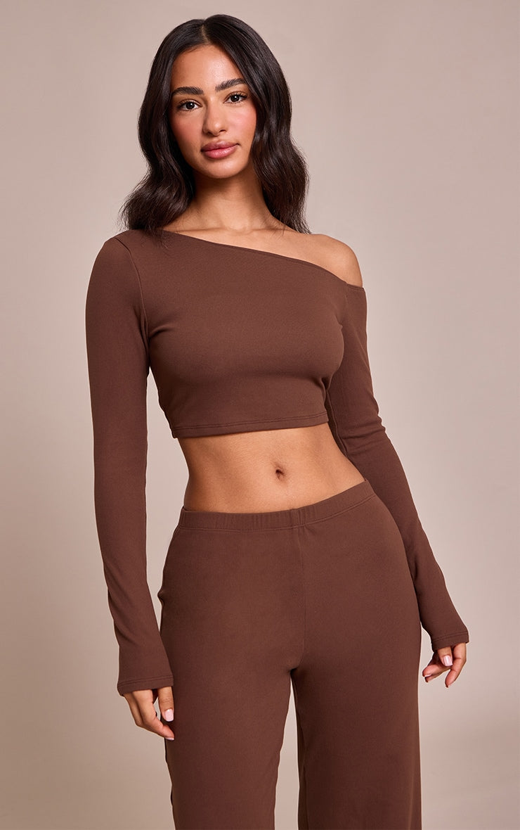 https://cdn-img.prettylittlething.com/f/b/5/b/fb5b5c7174073a19bcd33ee8122444d26f4386d7_cno5328_1_petite_chocolate_one_shoulder_long_sleeve_top.jpg