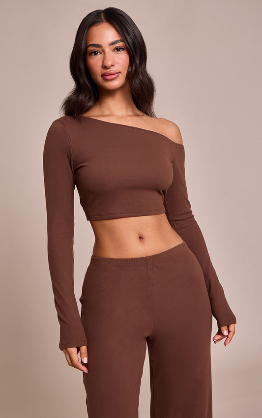 https://cdn-img.prettylittlething.com/f/b/5/b/fb5b5c7174073a19bcd33ee8122444d26f4386d7_cno5328_1_petite_chocolate_one_shoulder_long_sleeve_top.jpg